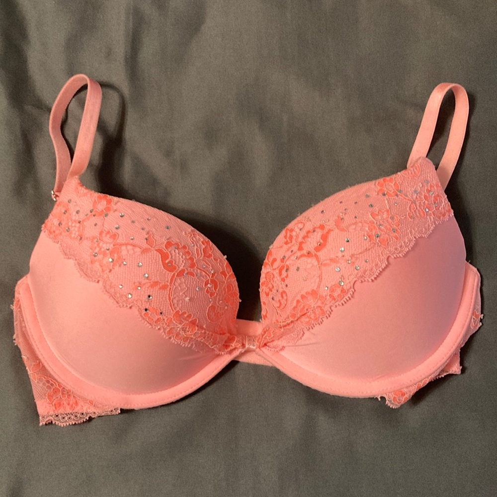 Beautiful Victoria’s Secret padded demi bra 32D WORN ONCE